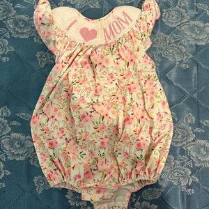 Poppy kids co “I 🤍 Mom” smocked bubble